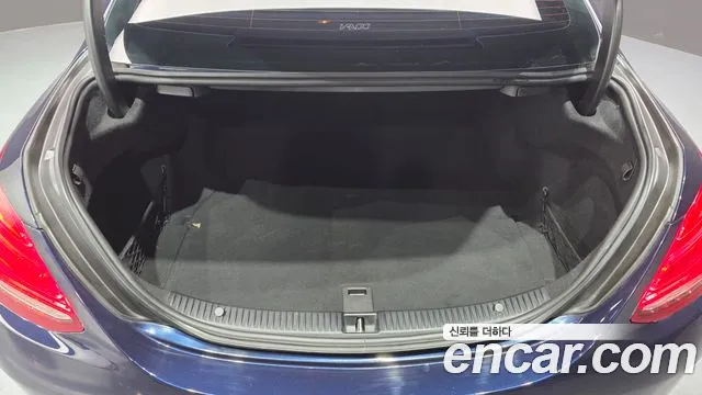 Mercedes-Benz C-Class 2018 thumb 9