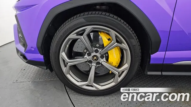 Lamborghini Urus 2019 thumb 3