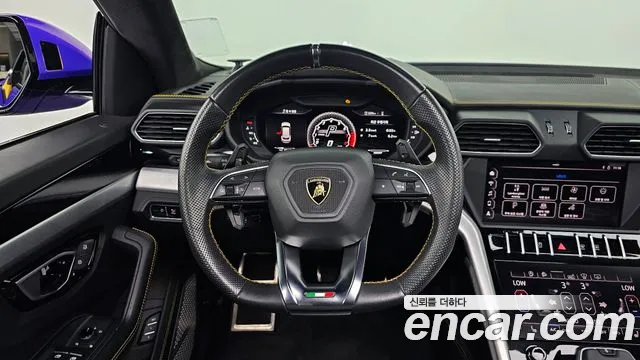 Lamborghini Urus 2019 thumb 12