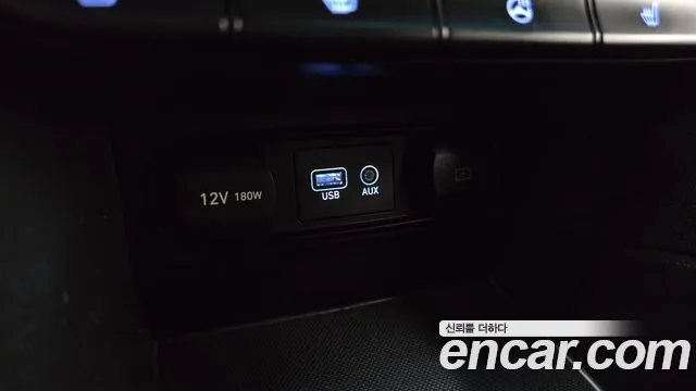 Hyundai Santa Fe 2018 thumb 7