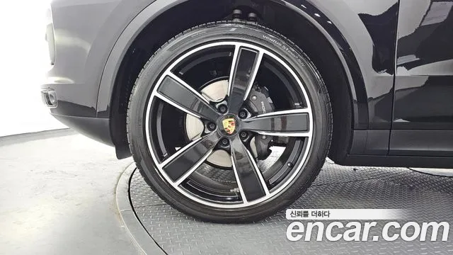 Porsche Cayenne 2022 thumb 10