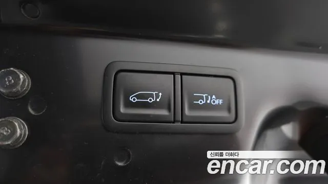 Hyundai Staria 2023 thumb 4