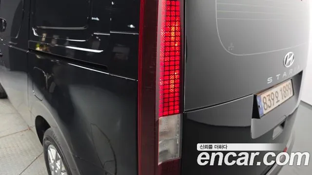 Hyundai Staria 2023 thumb 6