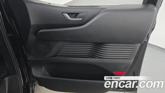 Hyundai Staria 2023 thumb 11
