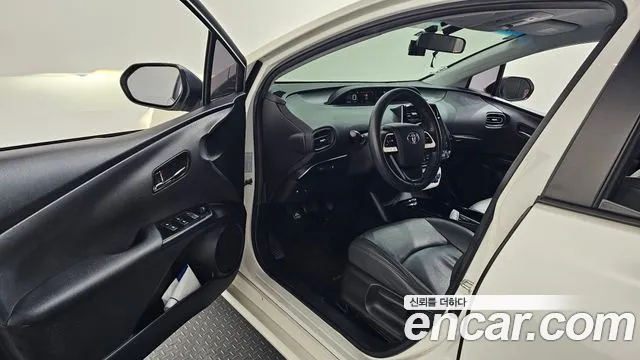 Toyota Prius 2017 thumb 6