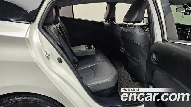 Toyota Prius 2017 thumb 8