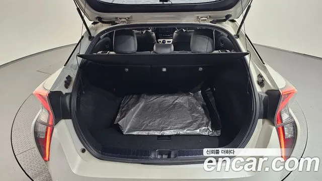 Toyota Prius 2017 thumb 7