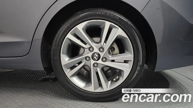 Hyundai Avante 2017 thumb 8