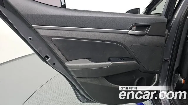 Hyundai Avante 2017 thumb 12
