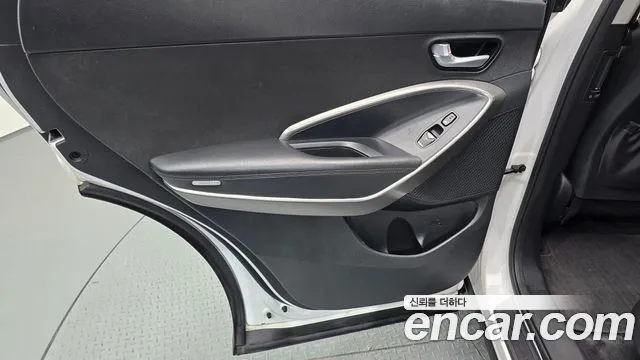 Hyundai Santafe 2017 thumb 8