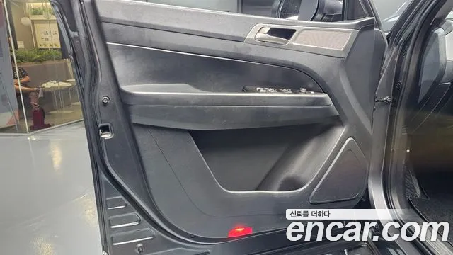 KGM Rexton 2019 thumb 11