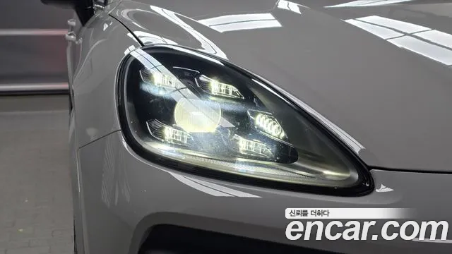 Porsche Cayenne 2022 thumb 12