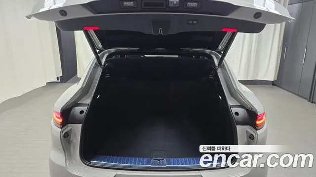 Porsche Cayenne 2022 thumb 9
