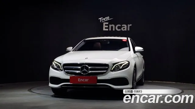 Mercedes-Benz E-Class 2019 thumb 11