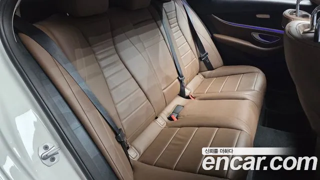 Mercedes-Benz E-Class 2019 thumb 8