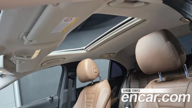 Mercedes-Benz E-Class 2019 thumb 9
