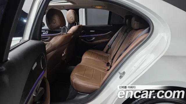 Mercedes-Benz E-Class 2019 thumb 3