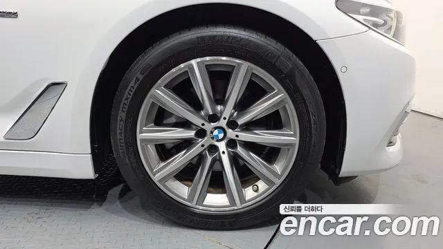 BMW 5 серии 2018 thumb 5
