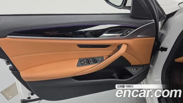 BMW 5 серии 2018 thumb 12
