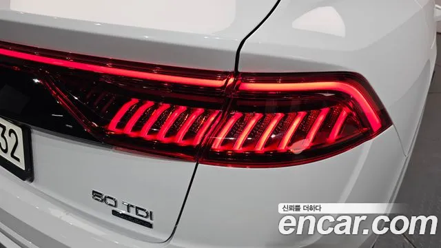 Audi Q8 2021 thumb 10