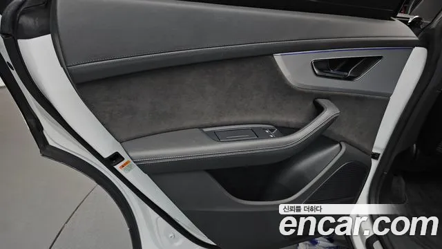 Audi Q8 2021 thumb 9