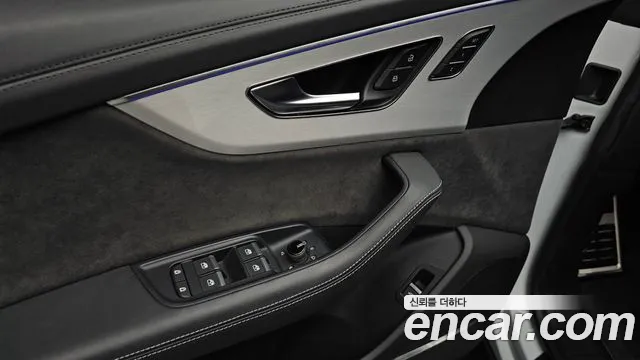 Audi Q8 2021 thumb 11