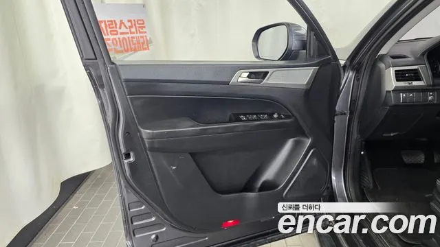KGM Rexton 2018 thumb 8