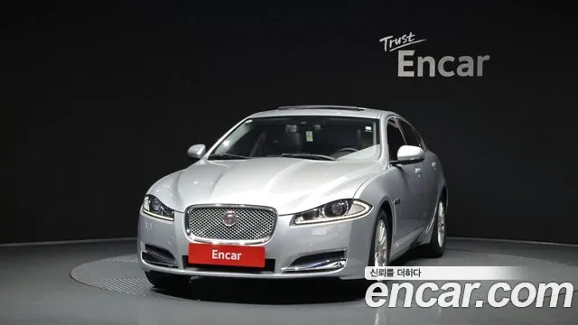 Jaguar XF 2014 thumb 11