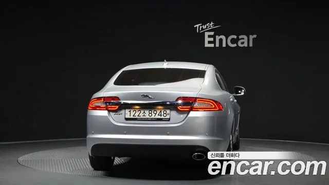 Jaguar XF 2014 thumb 12