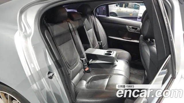 Jaguar XF 2014 thumb 8