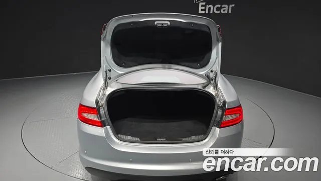 Jaguar XF 2014 thumb 10