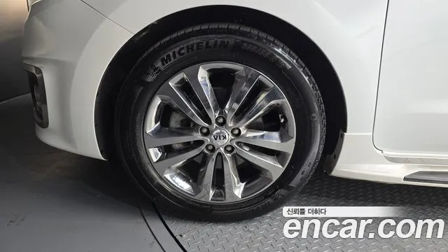 Kia Carnival 2018 thumb 2