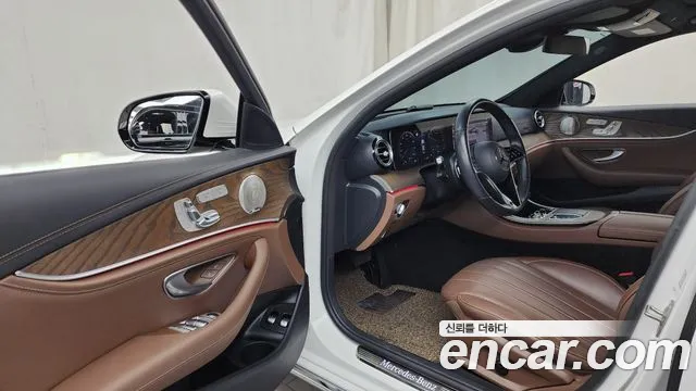 Mercedes-Benz E-Class 2023 thumb 5