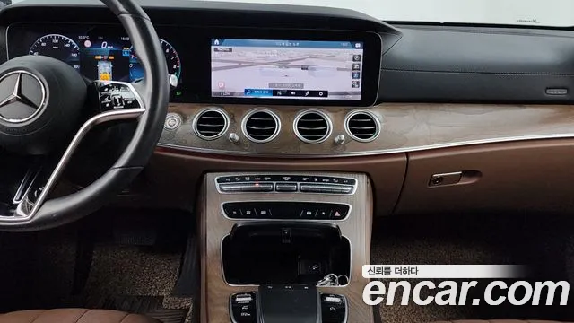 Mercedes-Benz E-Class 2023 thumb 7
