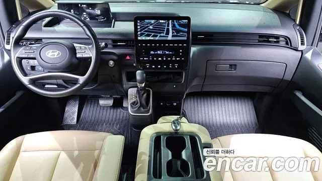 Hyundai Staria 2025 thumb 7