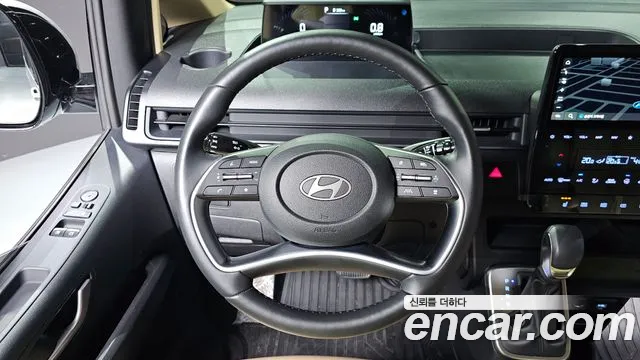Hyundai Staria 2025 thumb 3