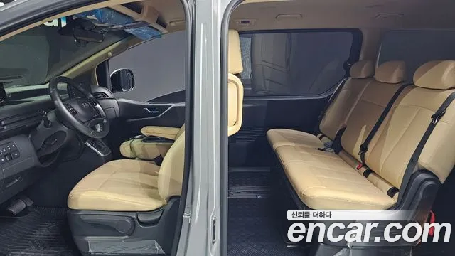 Hyundai Staria 2025 thumb 2