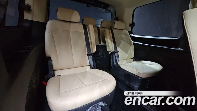 Hyundai Staria 2025 thumb 11