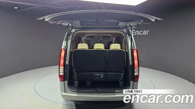 Hyundai Staria 2025 thumb 12