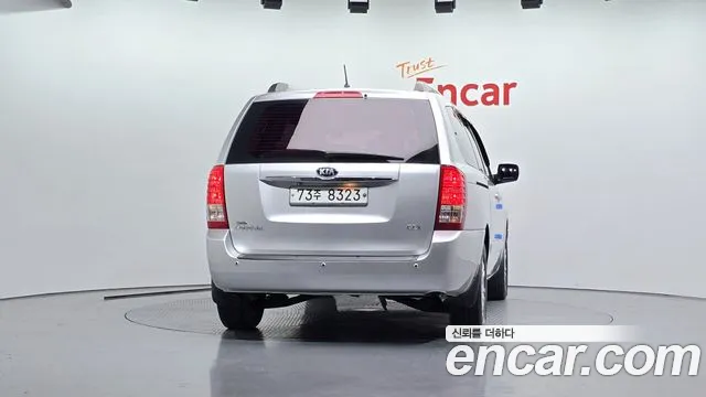 Kia Canival 2012 thumb 6