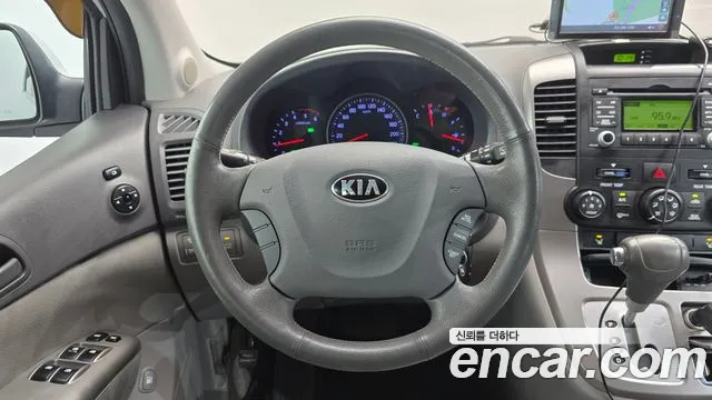 Kia Canival 2012 thumb 12