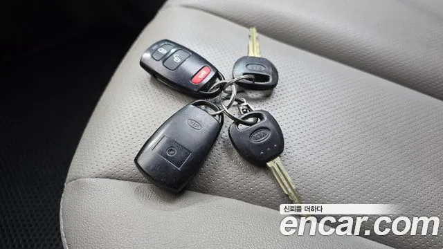 Kia Canival 2012 thumb 11