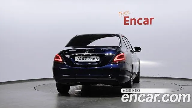 Mercedes-Benz C-Class 2019 thumb 2