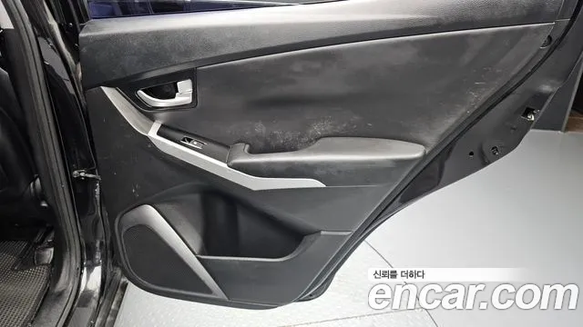 KGM Korando 2016 thumb 2