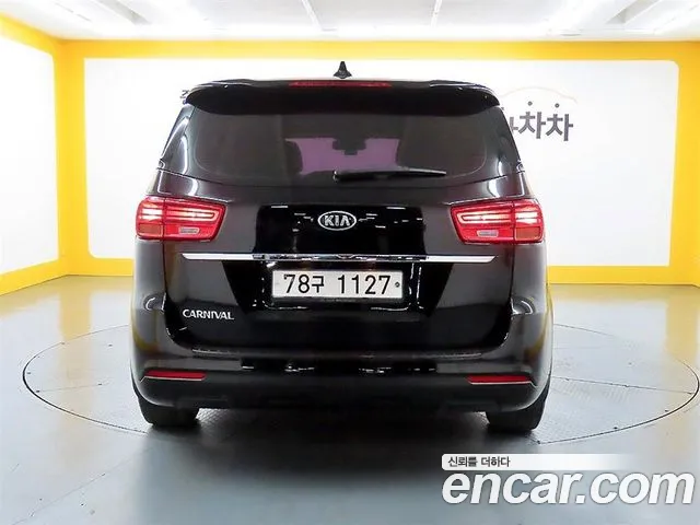 Kia Carnival 2018 thumb 3