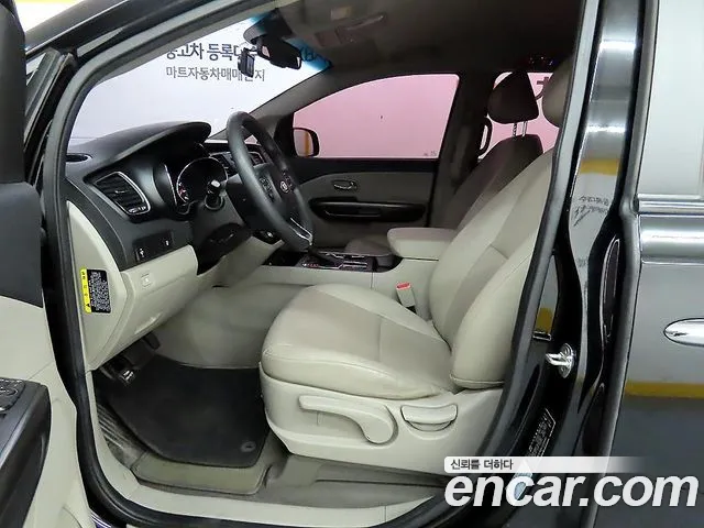 Kia Carnival 2018 thumb 4