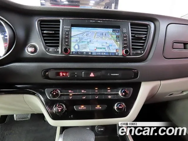 Kia Carnival 2018 thumb 6