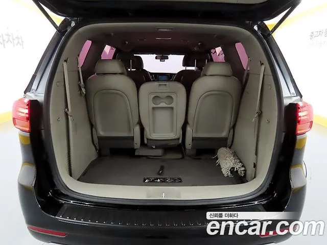 Kia Carnival 2018 thumb 5
