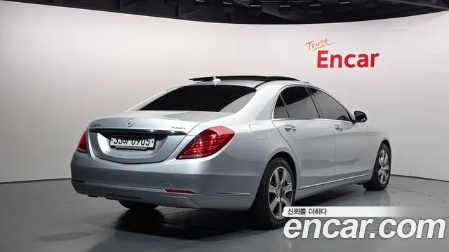 Mercedes-Benz S-Class 2015 thumb 10
