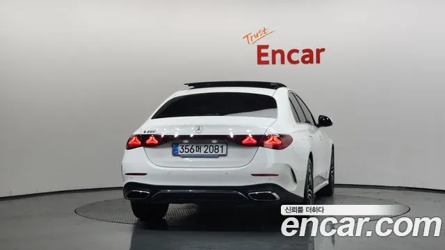 Mercedes-Benz E-Class 2025 thumb 2